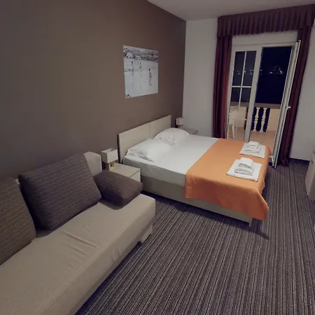 贝尔维德尔酒店 3* 帕格